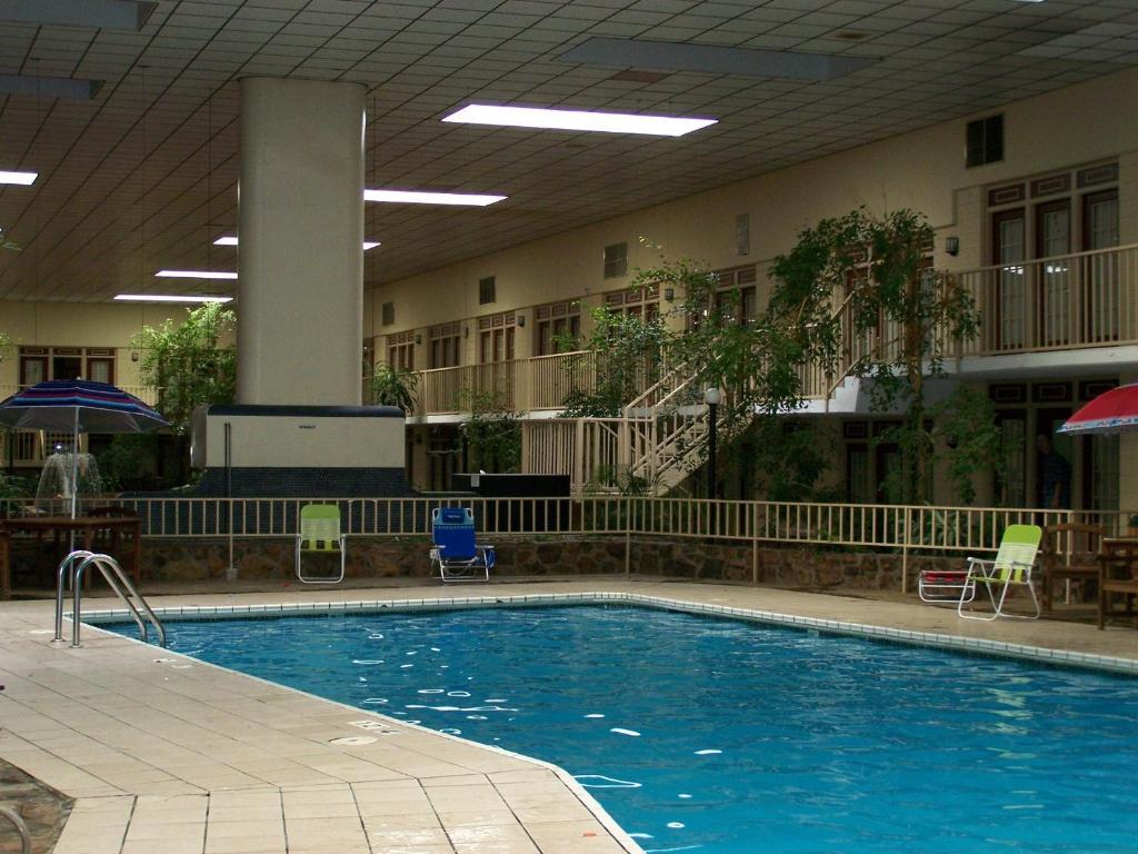 Seasons Inn And Suites Fort Smith Zewnętrze zdjęcie