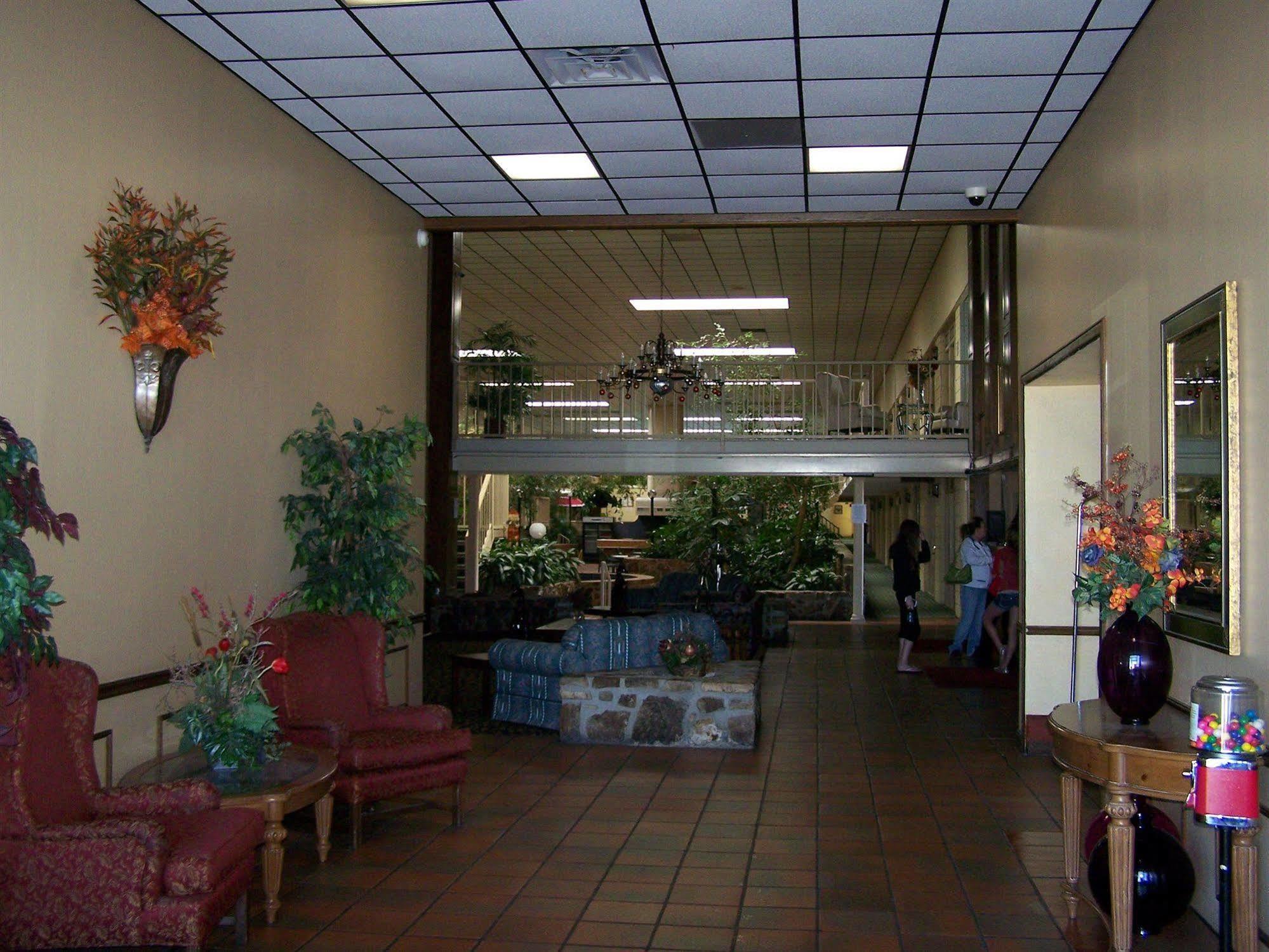 Seasons Inn And Suites Fort Smith Zewnętrze zdjęcie