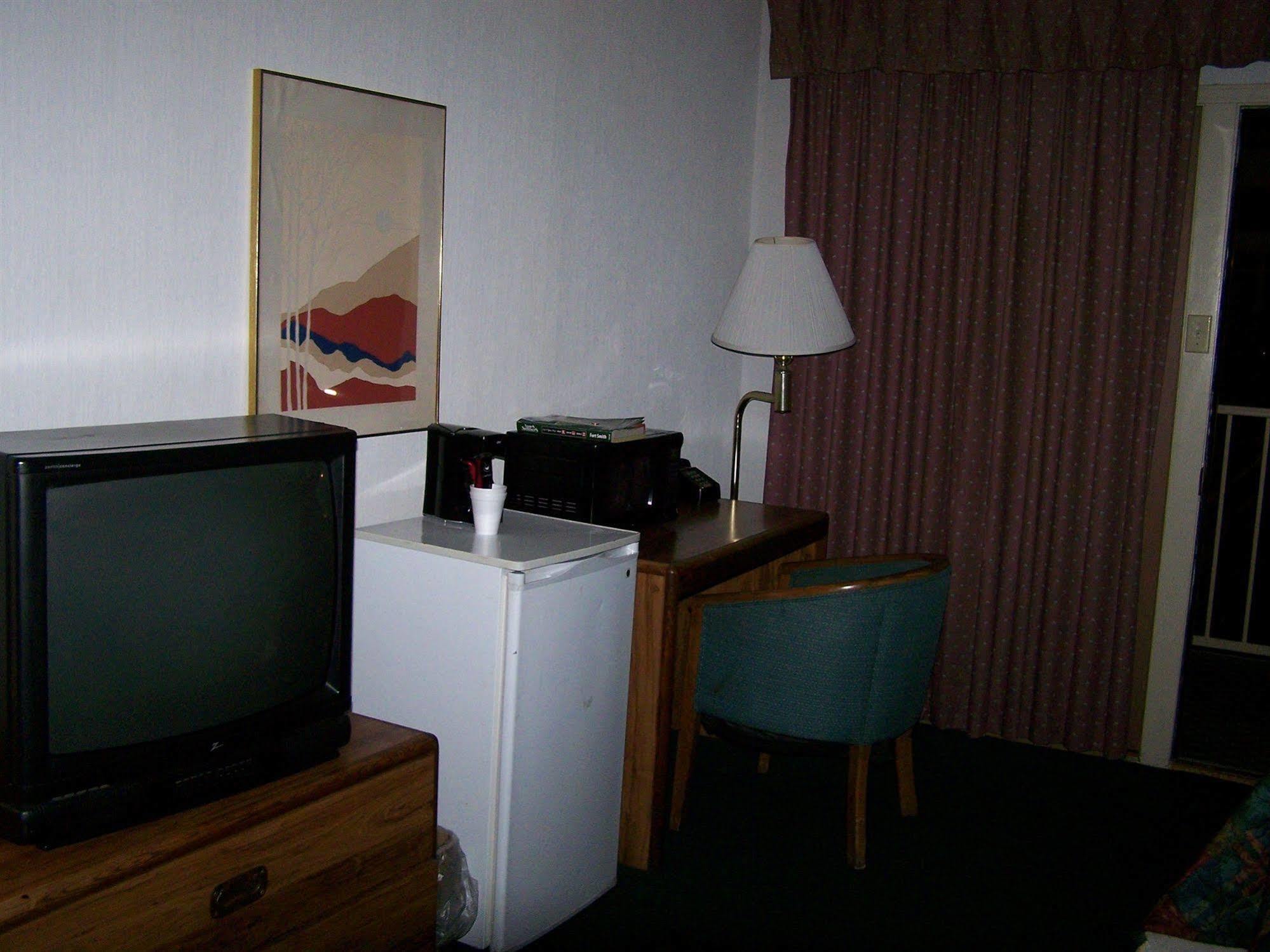 Seasons Inn And Suites Fort Smith Zewnętrze zdjęcie