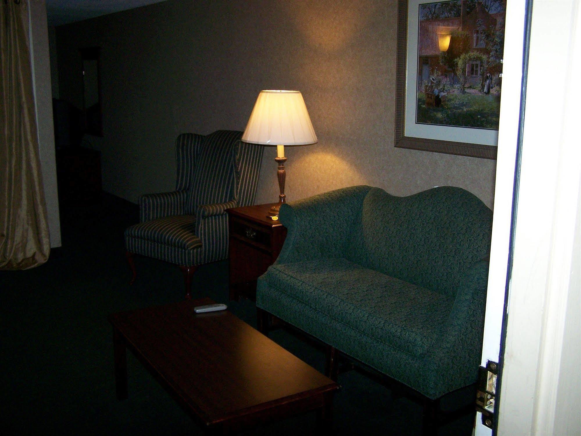 Seasons Inn And Suites Fort Smith Zewnętrze zdjęcie